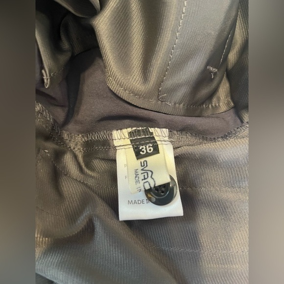 NWT - svacuam Men's Quick Dry Hiking Cargo Shorts with Zipper Pockets Sz 36 - Picture 3 of 6